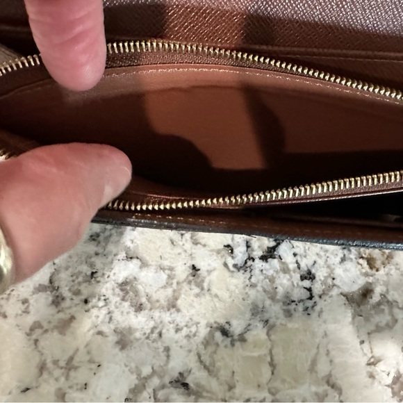 Authentic LOUIS VUITTON Sarah Wallet - Picture 5 of 5